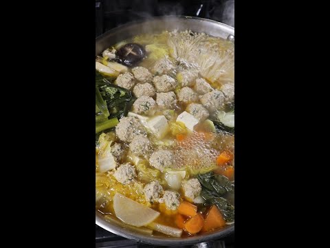 This is what SUMO WRESTLERS eat (Japanese Hot Pot - Chanko Nabe)