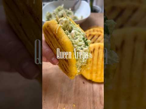 Delicious and easy arepa recipe. #recipe #recetas #easyrecipe #foodie #avocado #arepa