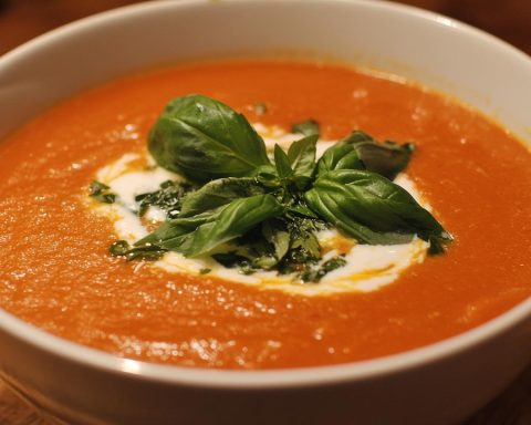 A Hearty Bowl of Bliss: Italiensk Bryllupssuppe – A Celebration of Italian Warmth and Flavor